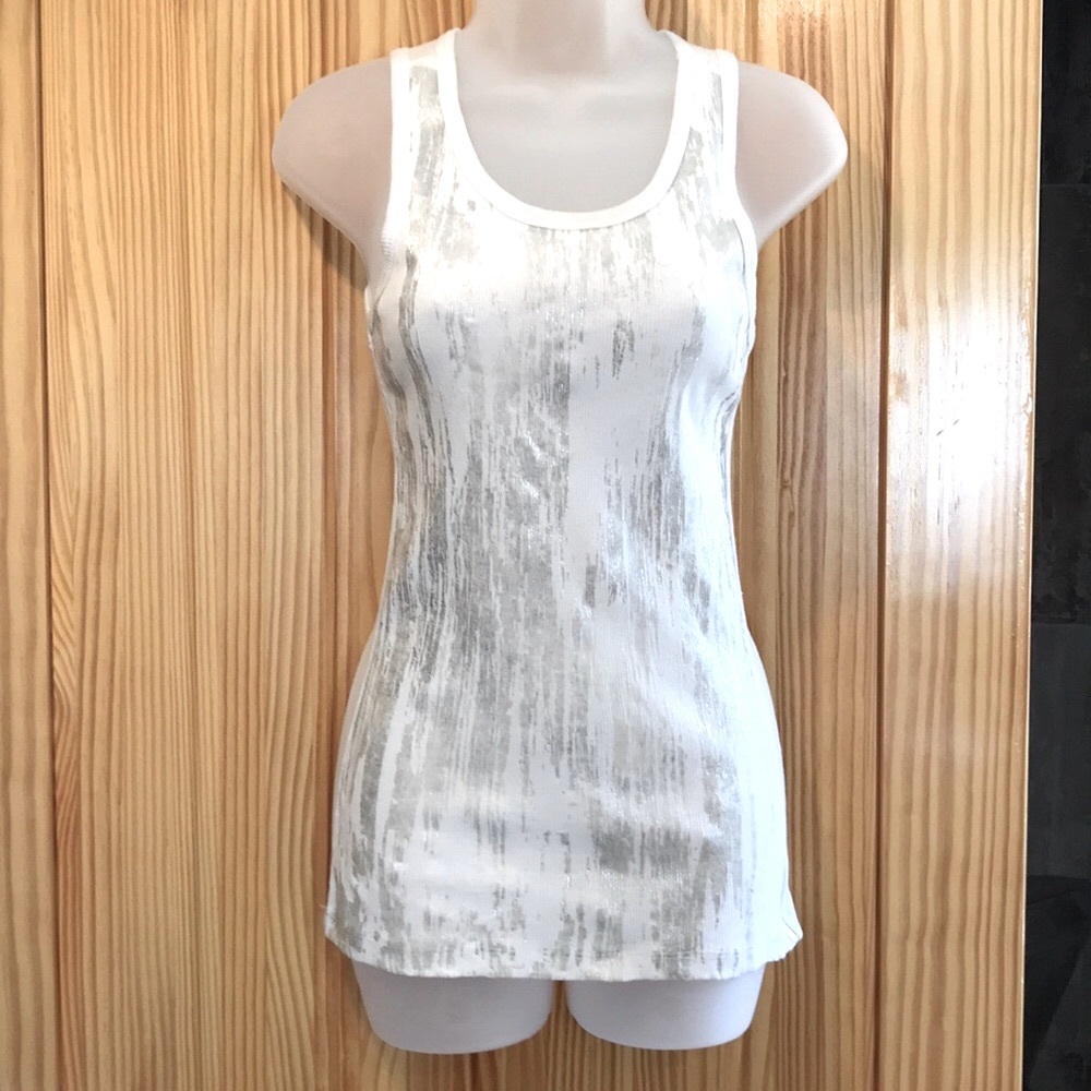 🎉4 Tops For $25🎉 Designer White w/Silver Tee